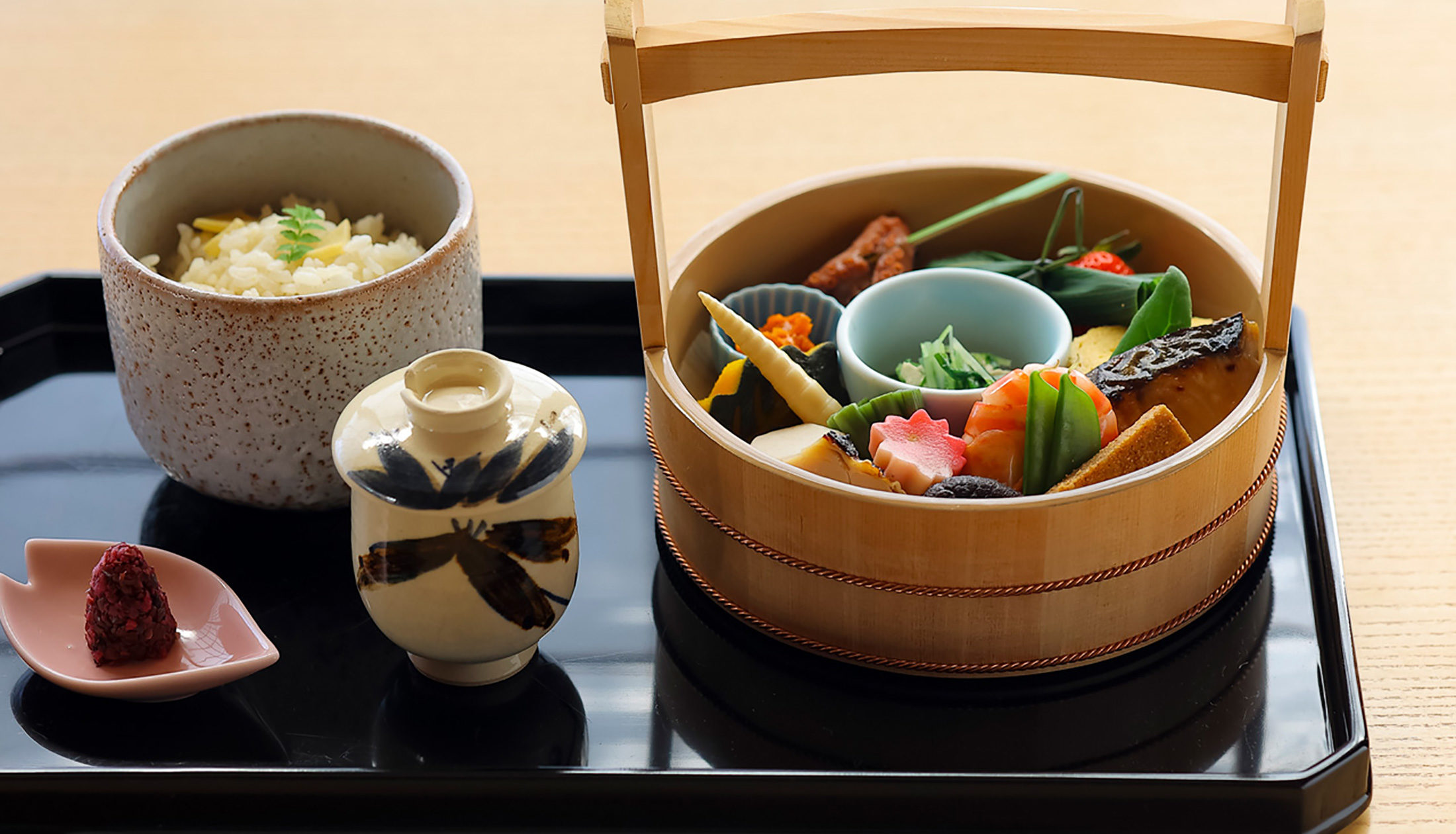 六盛の手をけ弁当